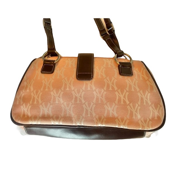New York Yankees Pink Purse - Picture 4 of 7